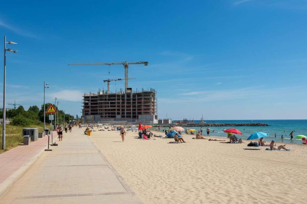 Cervia, lavori abusivi e una tragedia: la ruspa che ha travolto la donna non era autorizzata