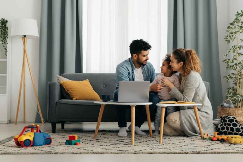 Congedo parentale: nel 2025 arrivano tre mesi pagati all'80%, ecco le novità rispetto al 2024