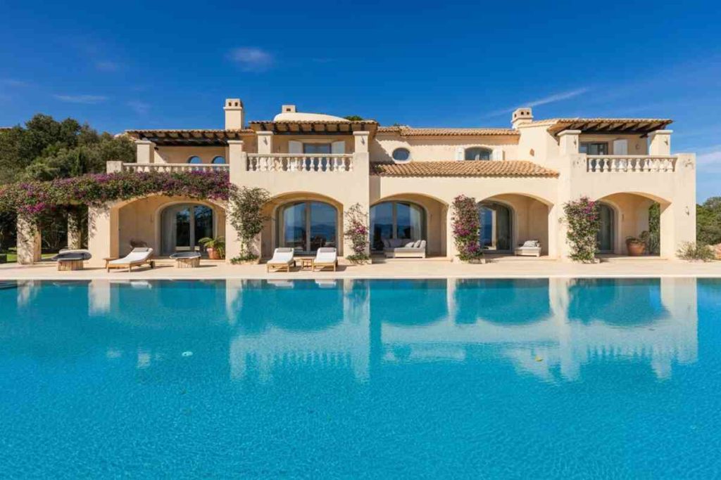 Il boom del mercato immobiliare: valore degli immobili di lusso in C. Smeralda cresce del 50%