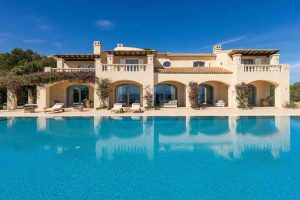 Il boom del mercato immobiliare: valore degli immobili di lusso in C. Smeralda cresce del 50%