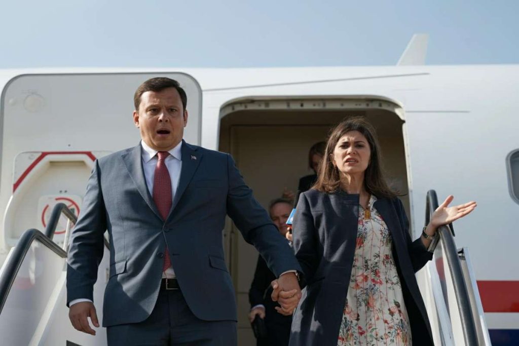 Macron e Brigitte: il mistero dello schiaffo in aereo e la smentita dell'Eliseo