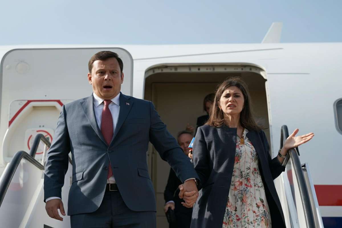 Macron e Brigitte: il mistero dello schiaffo in aereo e la smentita dell'Eliseo