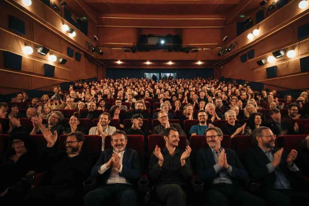 Martone conquista Cannes: 7 minuti di applausi alla premiere