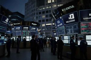 Milano inizia la giornata in calo: Ftse Mib scende dello 0,46%