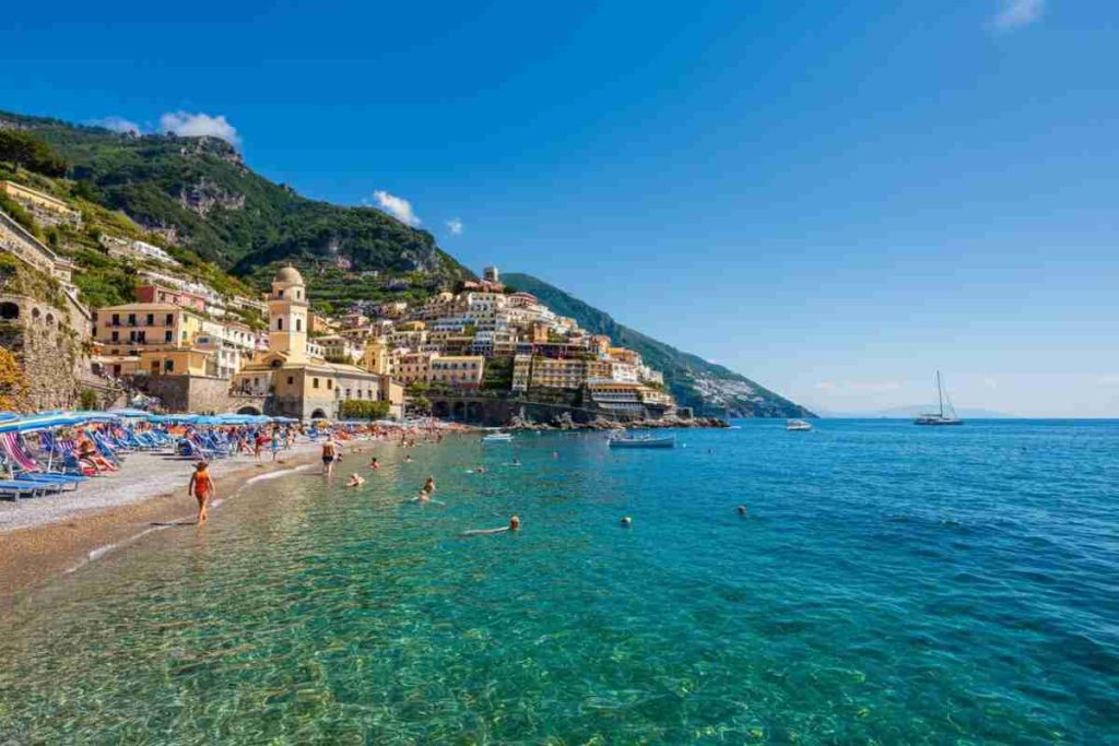 Ponte del 2 giugno: 15 milioni in viaggio, ma il 92,4% sceglie l'Italia