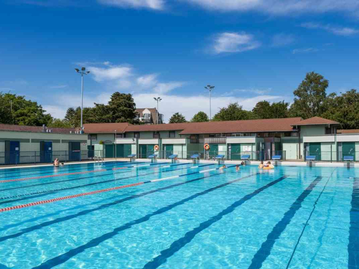 Abusi in piscina a Perugia: la drammatica denuncia di un minorenne