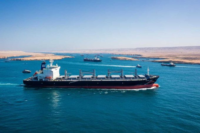 Araghchi svela le opzioni per mantenere aperto lo stretto di Hormuz
