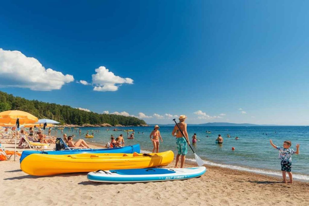 Caro-spiagge: Federconsumatori segnala un aumento del 2,3% per l'estate 2023