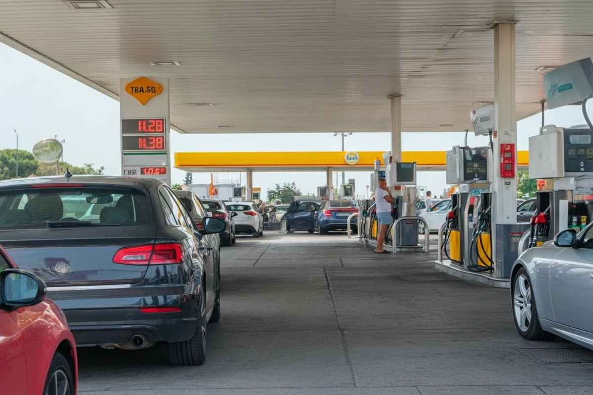 Codacons avverte: possibile impennata dei carburanti, il governo deve intervenire