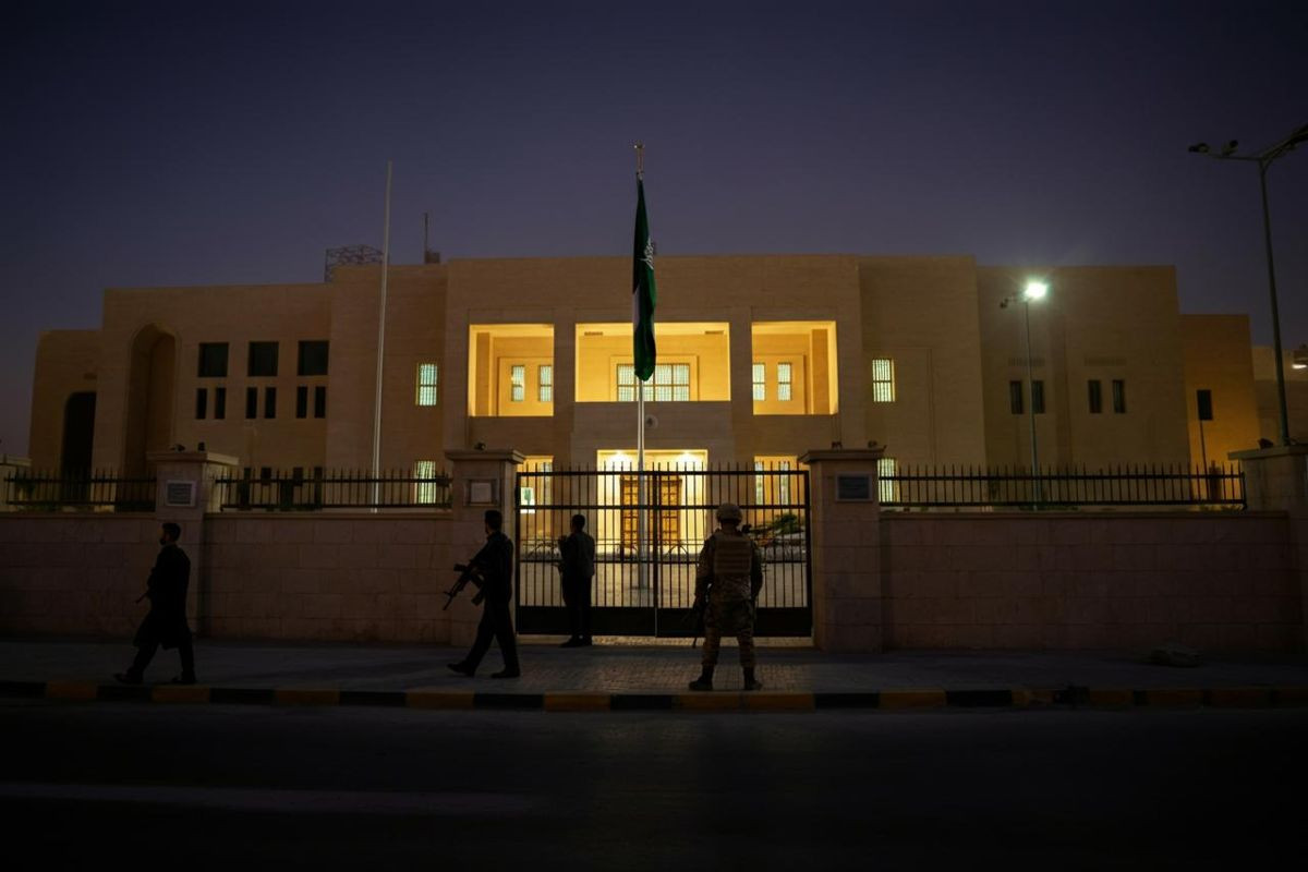 Gb ritira il suo personale diplomatico dall'Iran: cosa significa per le relazioni internazionali?