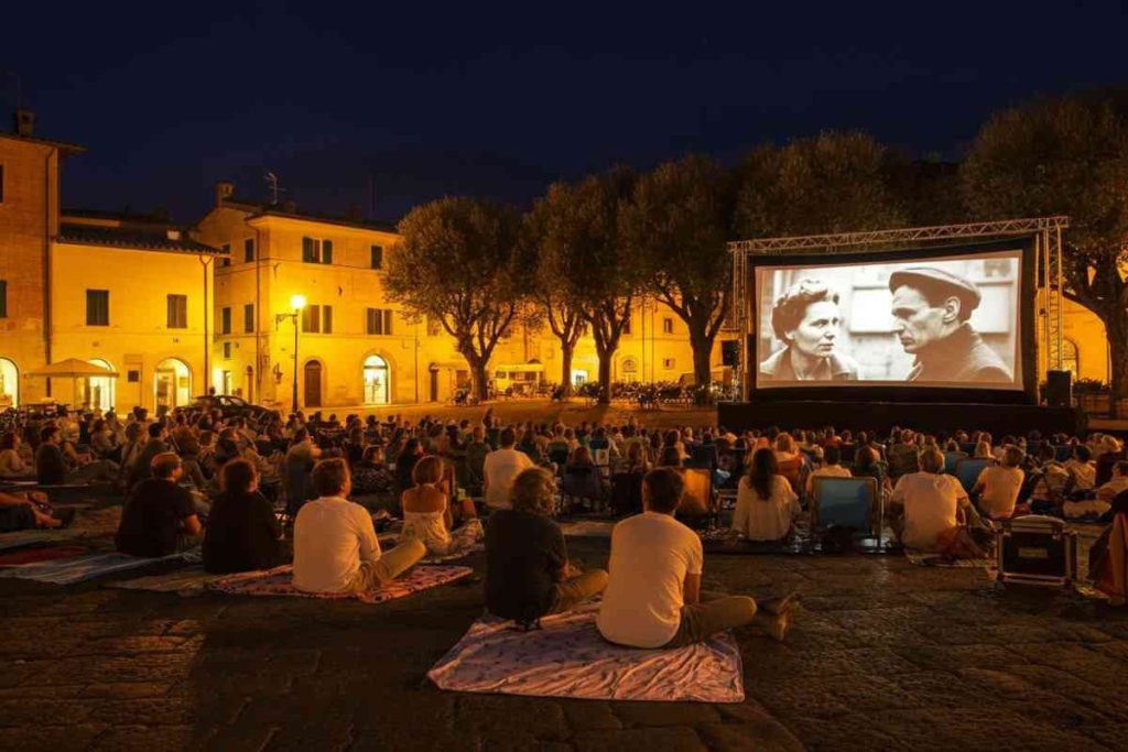 Il Cinema in Piazza: Paola Cortellesi apre la stagione estiva di film all'aperto