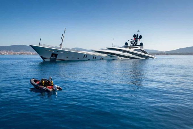Il mistero del superyacht Bayesian: tra scafo intatto e portellone chiuso, cosa è realmente successo?