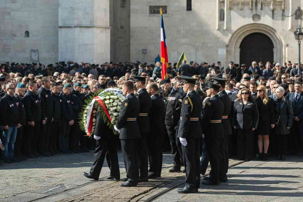 Iran commemora le 60 vittime di guerra con solenni funerali di Stato