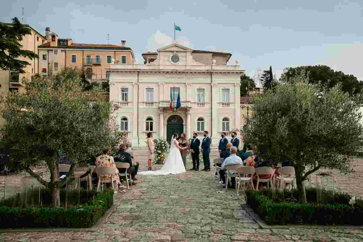 Isabel Russinova celebra il suo matrimonio da sogno a Trieste