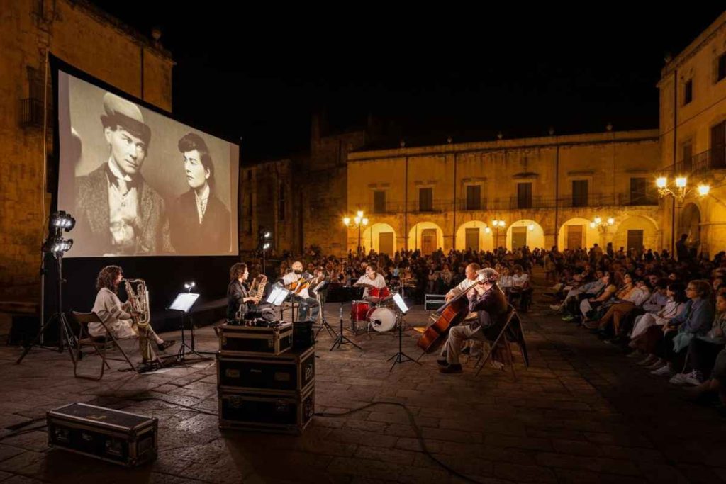 Jim Jarmusch incanta il pubblico al festival Il Cinema Ritrovato di Bologna