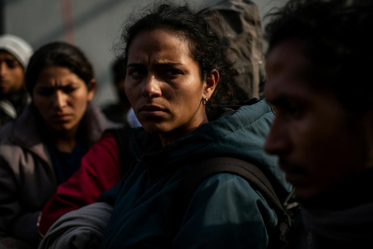 La verità sui migranti europei deportati dalla Casa Bianca: smascherata la fake news