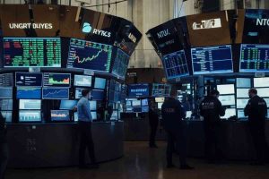 Mercati europei in attesa della Bce: Milano guadagna lo 0,2%