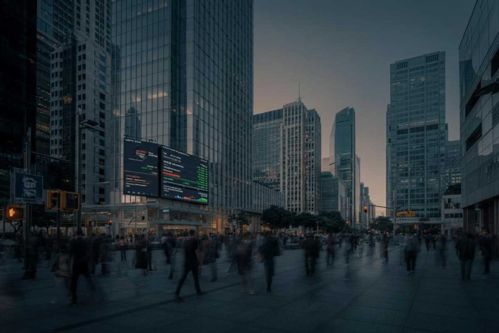Milano brilla in borsa con un rialzo dello 0,99%