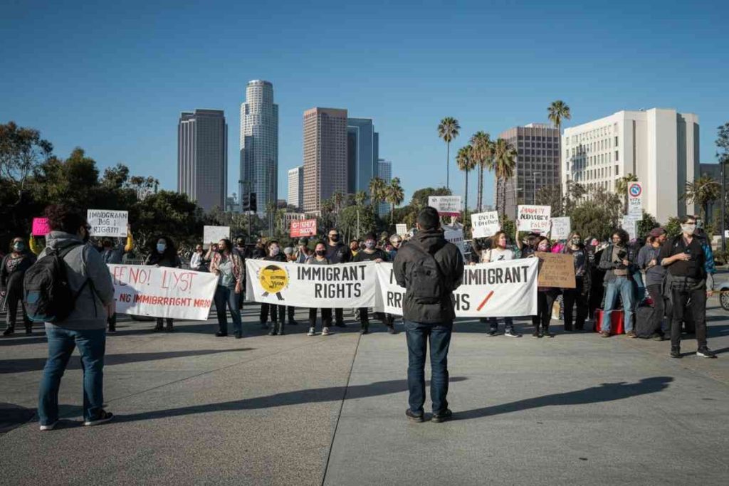 Newsom critica l'invio dei marines a Los Angeles: una decisione folle?