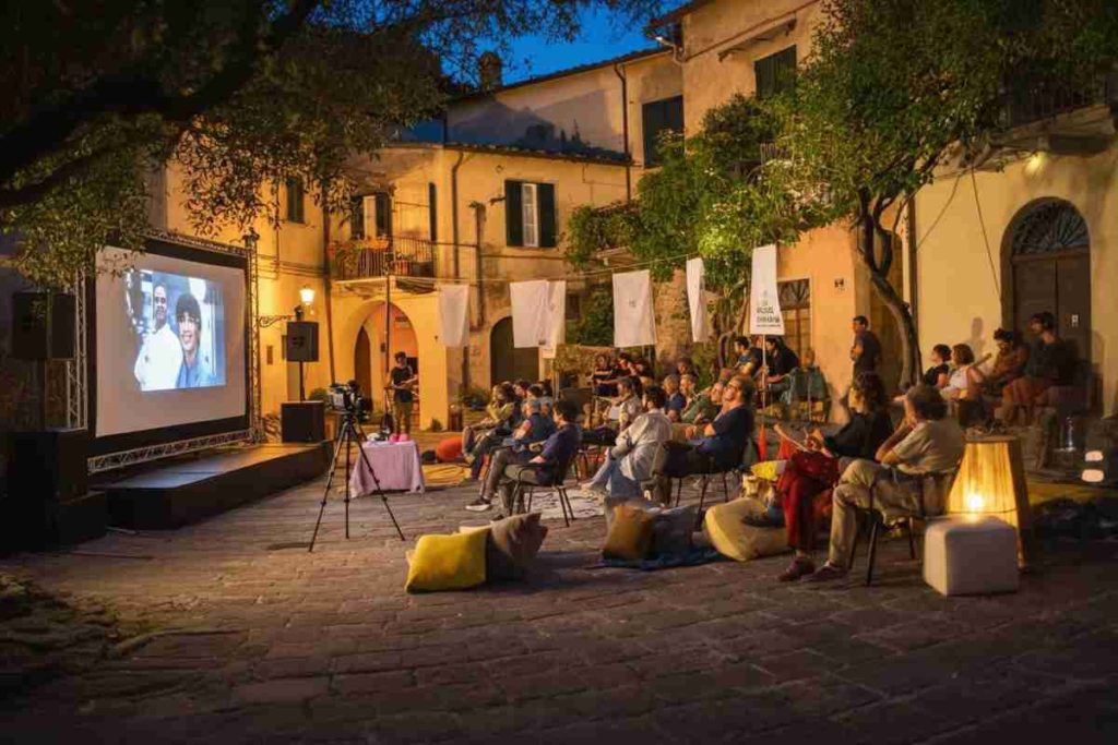 Noah Schnapp brilla al Outdoor Film Festival: un'esperienza indimenticabile