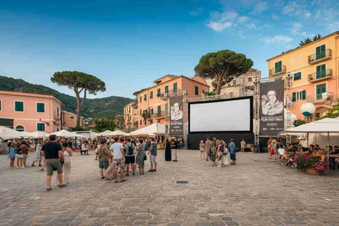 Paul Feig e Giovanni Esposito ricevono l'Ischia Family Award: un riconoscimento per il cinema e la cultura