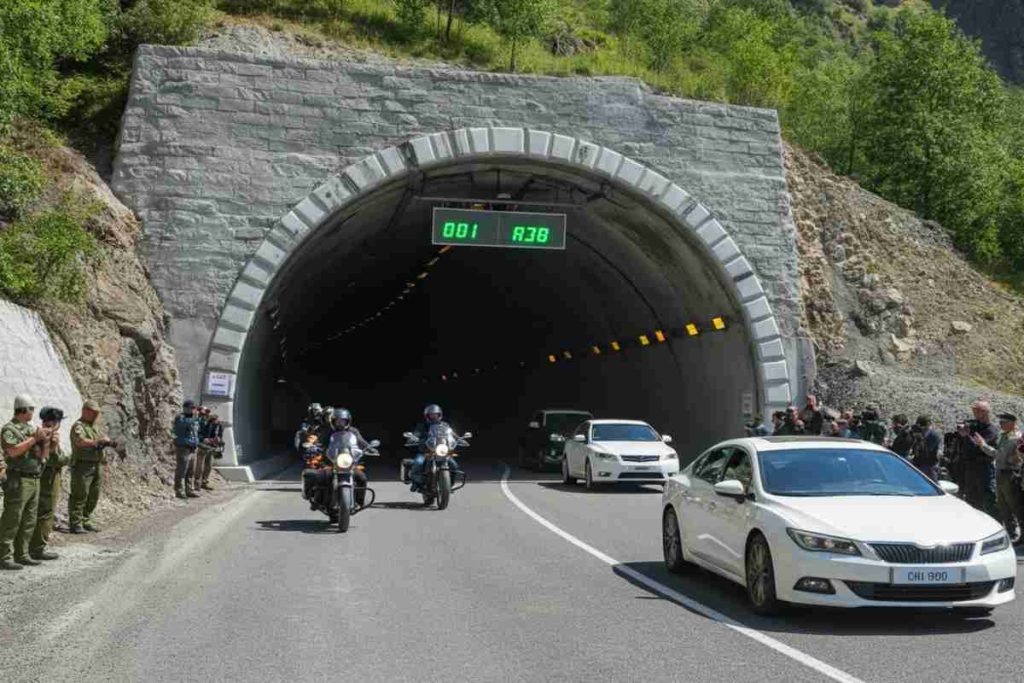 Primi veicoli attraversano il Tunnel Tenda: una nuova era di collegamenti!