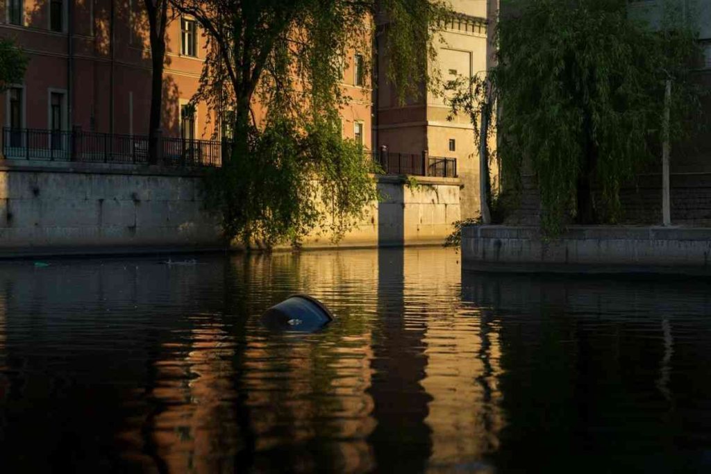 Ritrovato un cadavere nell'Arno: mistero sulla donna deceduta da tempo