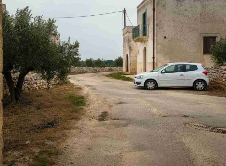 Scoperta choc a Lecce: un corpo carbonizzato in un'auto potrebbe appartenere a un autista di scuolabus