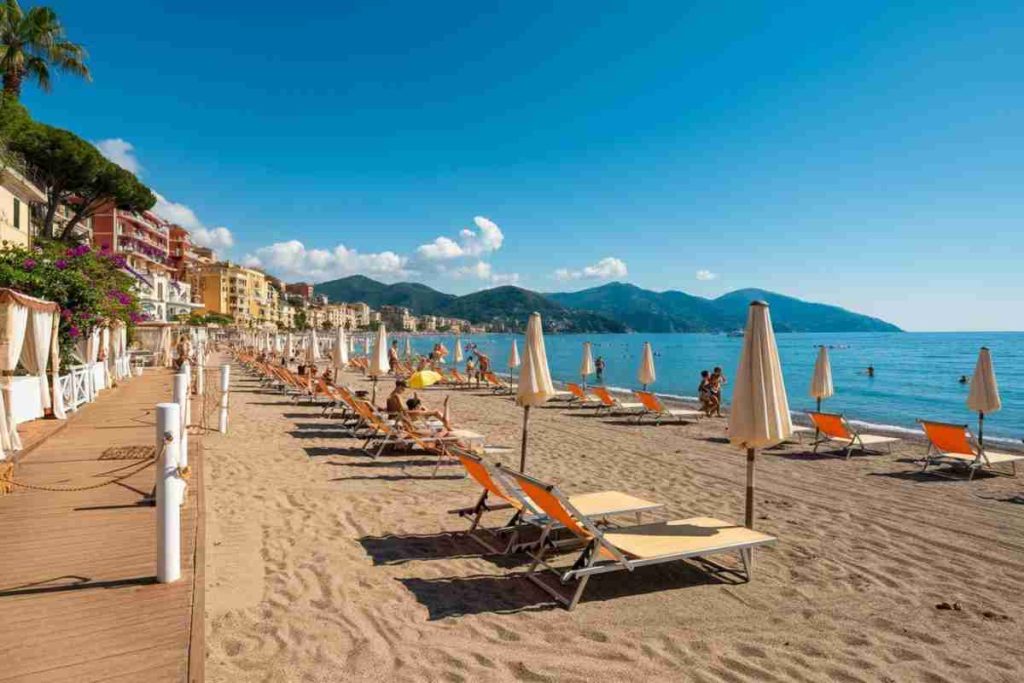 Una giornata in spiaggia può costare fino a 1.500 euro: ecco perché