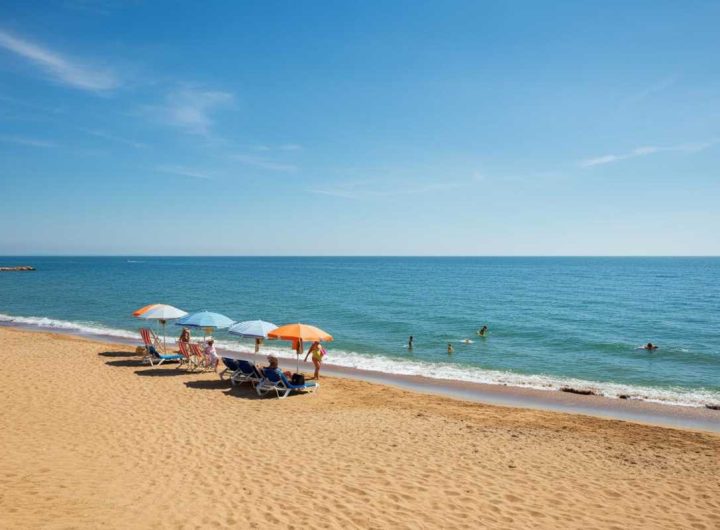 Vacanze al mare: perché il costo è aumentato del 5,5% tra trasporti e ristoranti