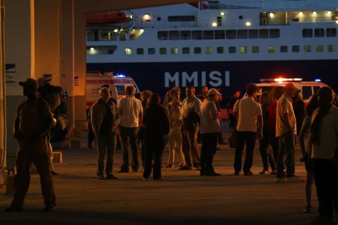 Allerta bomba sul traghetto a Livorno: passeggeri bloccati e crociera in attesa