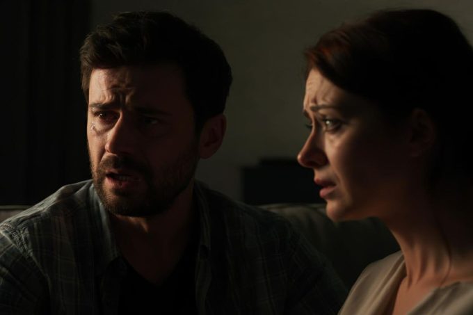 Amante accusa di molestie, ma la moglie lo difende: «Ci perseguitava entrambi»