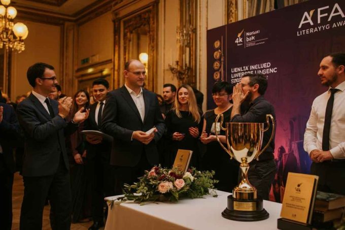 Andrea Bajani trionfa al Premio Strega 2025 con una storia avvincente