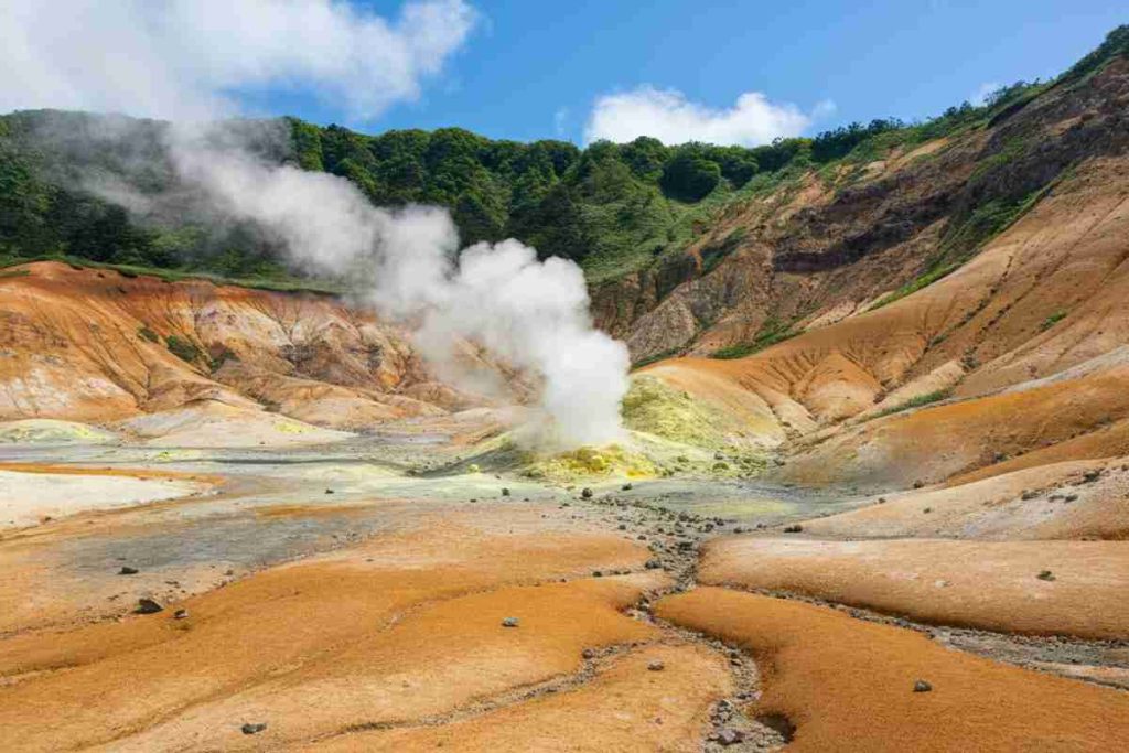 Campi Flegrei: il geologo Doglioni svela il vero pericolo dietro la scossa più forte degli ultimi 40 anni