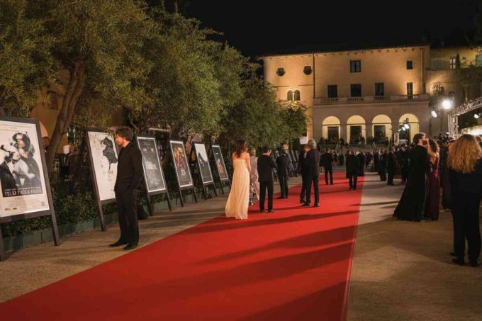 Cinque film italiani in gara alla Mostra di Venezia e l'esordio di Julia Roberts al Lido