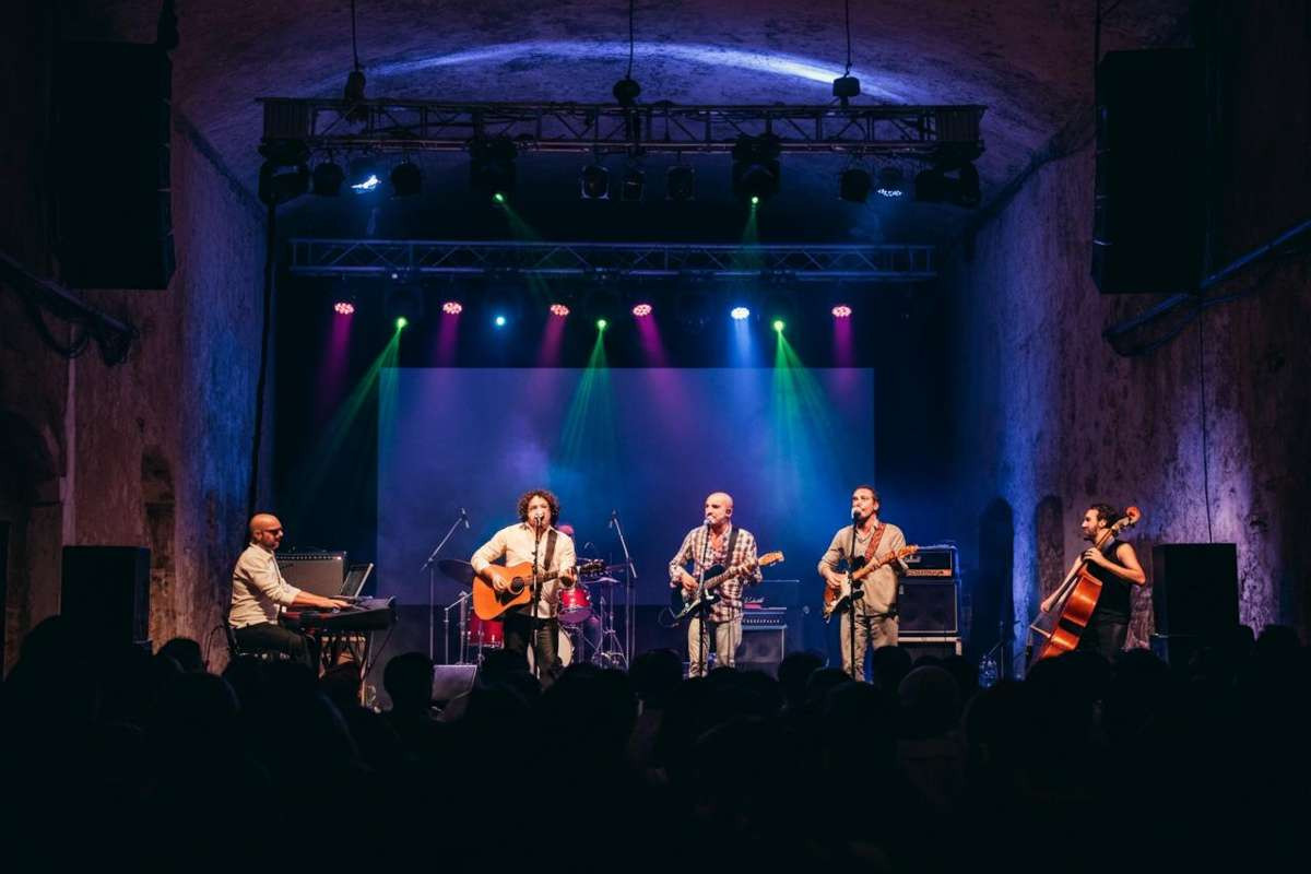 Cremonini conquista la vetta della hit parade con il suo album di debutto