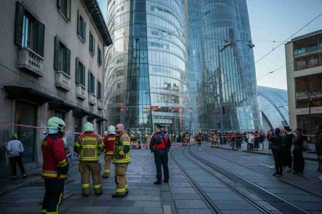Crollo dell'insegna Generali nella Torre Hadid: chiusa la zona per sicurezza