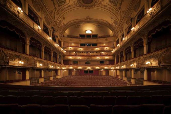 Emiliano al Petruzzelli: l'Anac convalida l'autonomia sorprendente