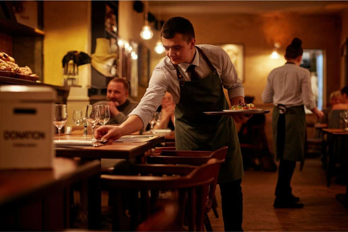 Fuggi dal conto: il titolare offre una donazione in beneficenza per chi torna a pagare