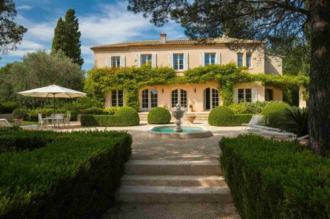 Furto audace nella villa di Michel Platini: trofei e medaglie rubati mentre l'ex Juventus era in casa