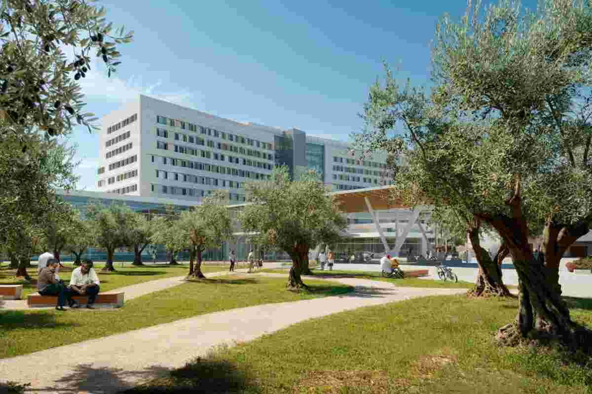 Inaugurato l'ospedale Monopoli: un servizio green per due province