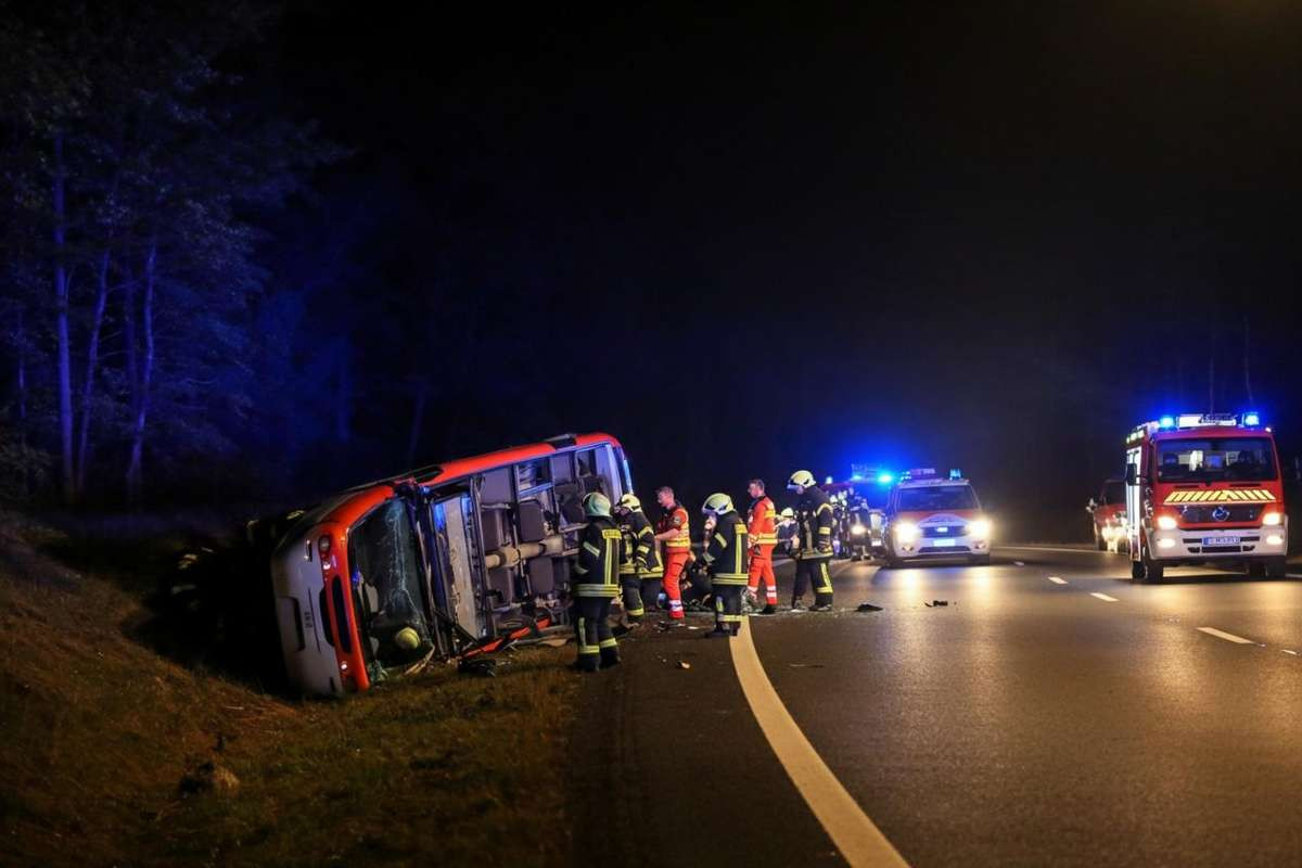 Incidente shock: pullman Flixbus si ribalta in autostrada, 20 feriti in Germania