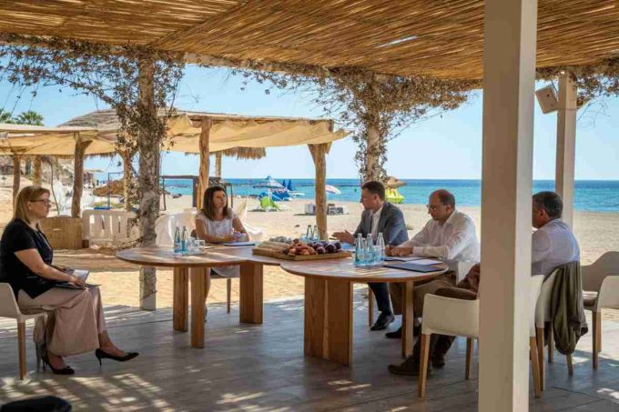 Incontro con il commissario Tsitsikostas: Assobalneari Italia affronta la direttiva Bolkestein