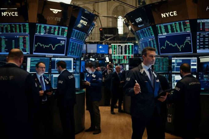 Mercati europei in frenata, New York tra alti e bassi: Milano guadagna lo 0,1%