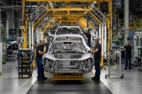 Renault crolla in Borsa: -16% dopo il drastico taglio degli obiettivi