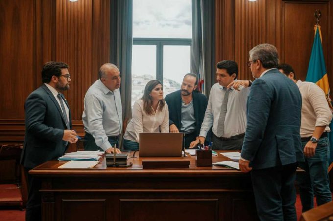 Renzi e Bocchino: tra profezie e misteri di potere