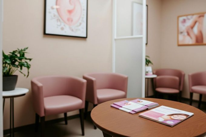 Sardegna abbraccia l'aborto farmacologico: consultori e assistenza a domicilio come in Emilia-Romagna