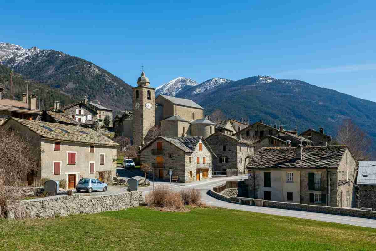 Scoperta sorprendente a Prazzo: il sindaco trova titoli di Stato dimenticati per decine di migliaia di euro