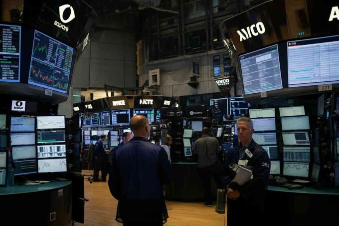 Shanghai e Shenzhen in calo: cosa significa per il mercato?