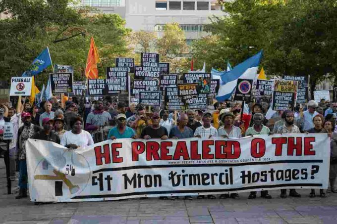 Tel Aviv in fermento: decine di migliaia chiedono un accordo su Gaza